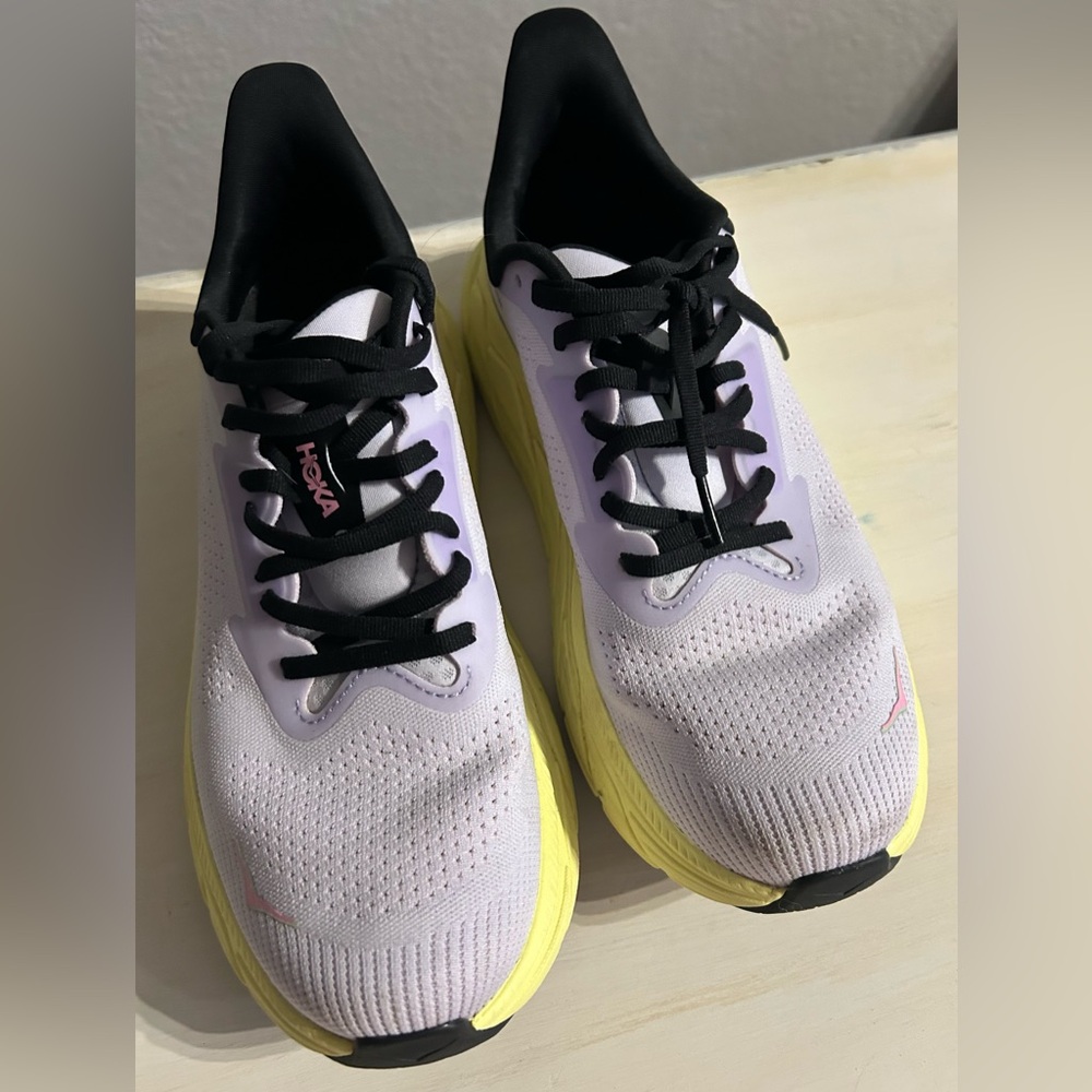 Women's Arahi 7 Sneakers, women’s size 10.5 Wide. Light purple/yellow. - Picture 5 of 11